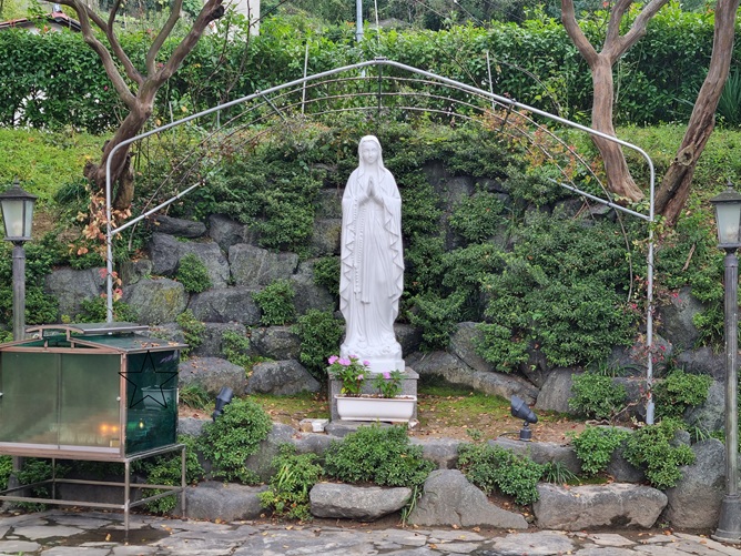 김해 진영성당 성모상