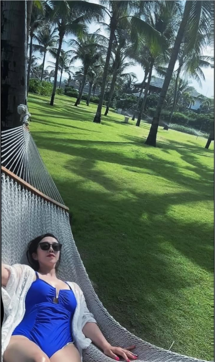 나트랑 깜란 리조트 해먹 위에서 휴식을 즐기는 EK의 모습