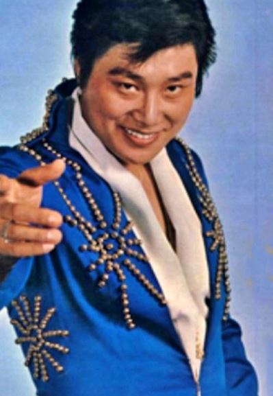 남진 젊은 시절 무대 사진