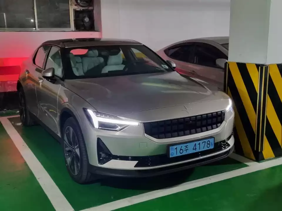 이른 토요일 아침, 폴스타 2를 깨웠습니다.