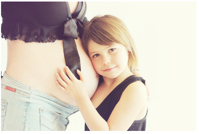 임산부의 즐거운 모습