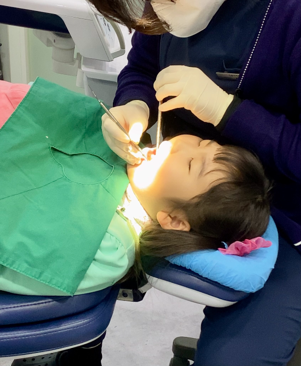 '실란트' 치료 받고 있는 중