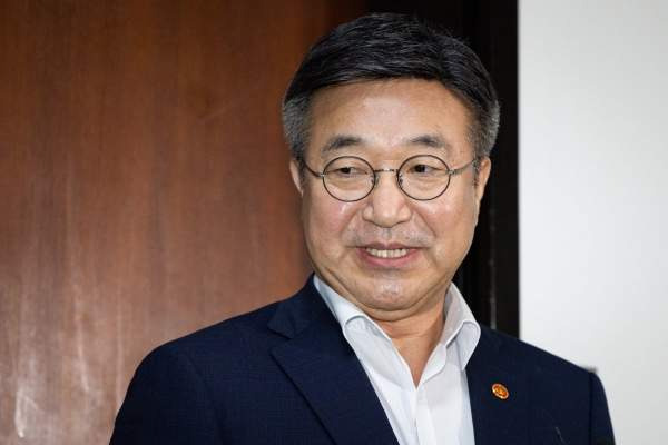 윤호중 행안부 장관 프로필 나이 고향 학력 경력 가족 논란 (장윤기 사건 사과 및 스타벅스 탱크데이 이슈 핵심 정리)