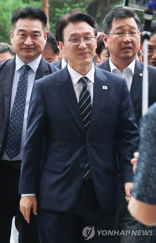 김민석 당대표 출마 선언 총정리! 전 총리의 파격 행보와 나이, 고향, 학력, 경력, 부인, 관련주 및 익산 거주의 비밀 심층 진단