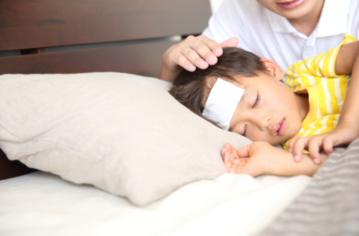 폐렴의 열이 내리지 않는 아이