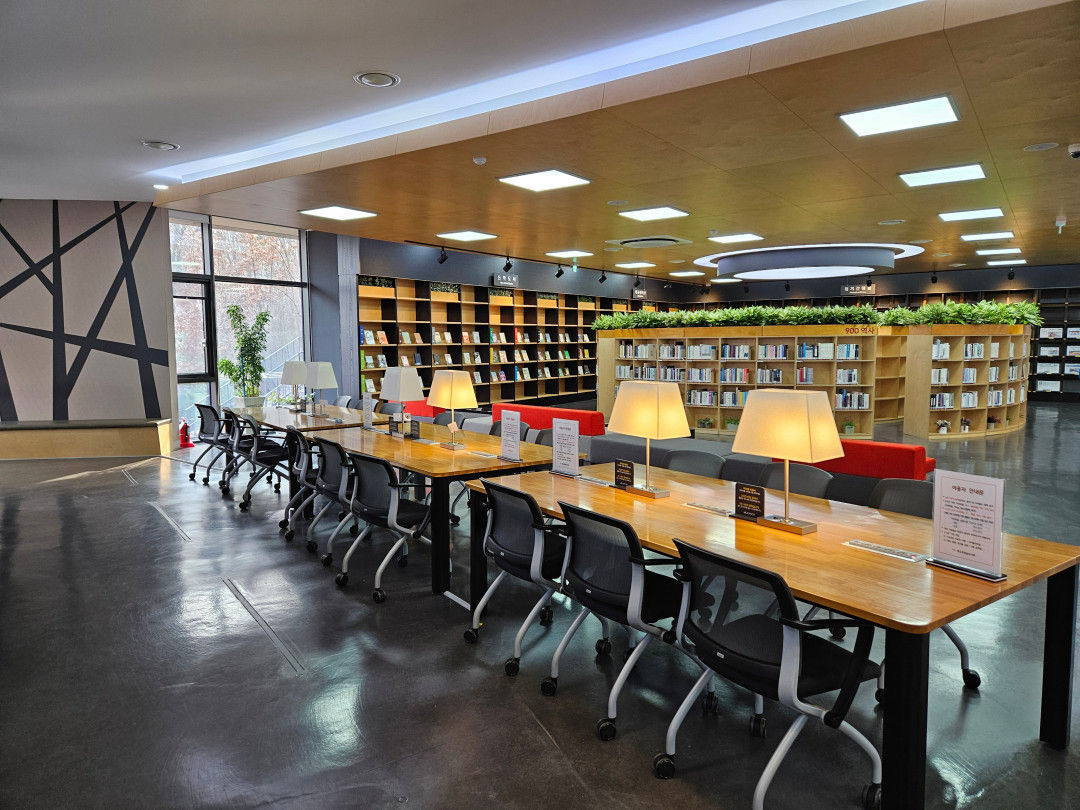 광교 푸른숲 도서관 종합자료실