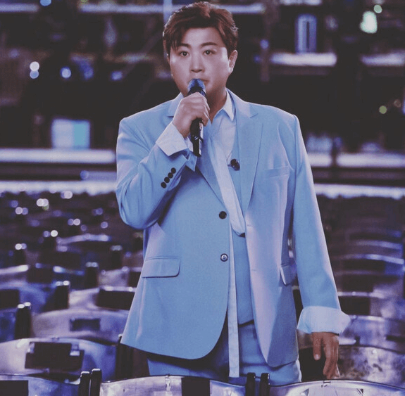 노래연습하는 김호중