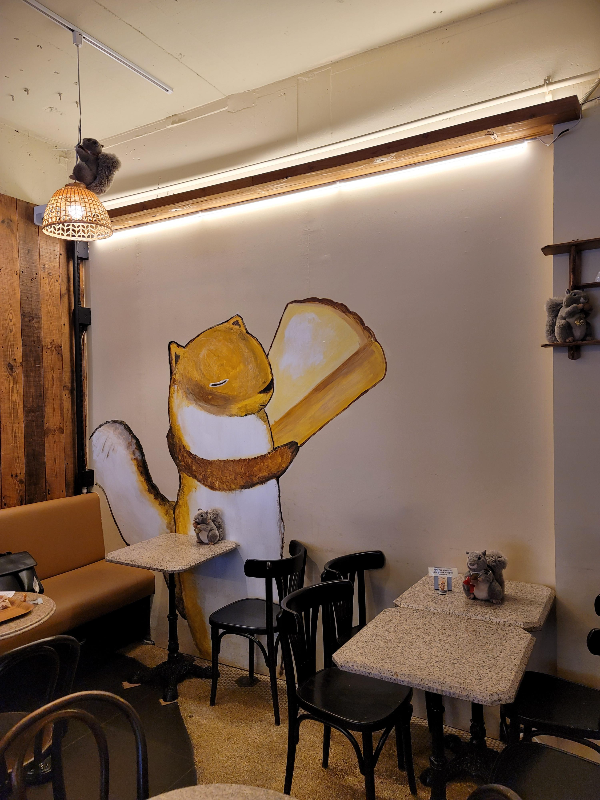 안쪽 벽면 다람쥐 그림