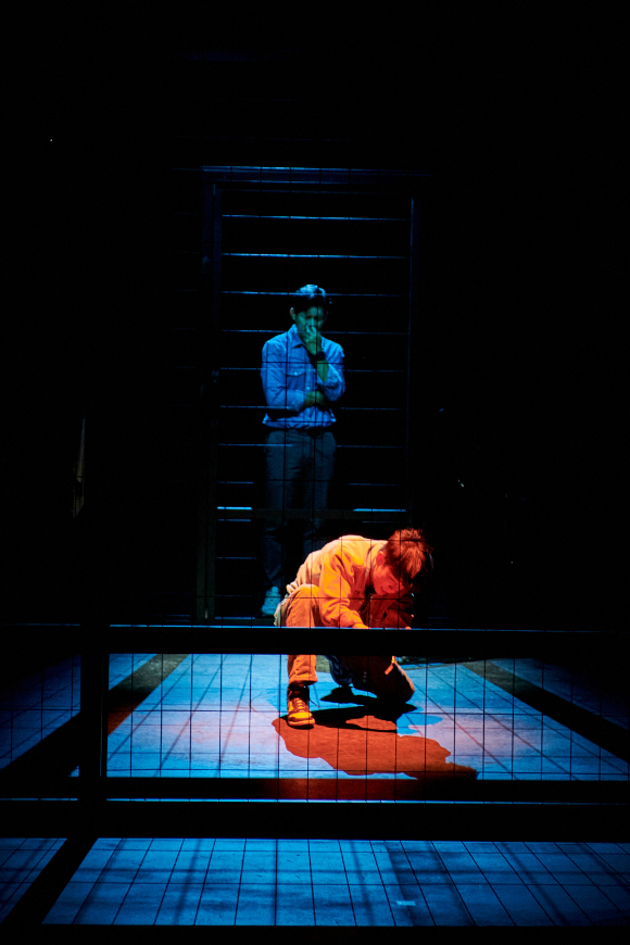 '테베랜드' 배우들이 긴장감 넘치는 열연으로 시선을 사로잡고 있다. [사진=쇼노트]