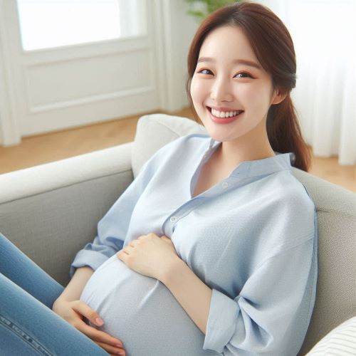 행복한 표정의 임산부