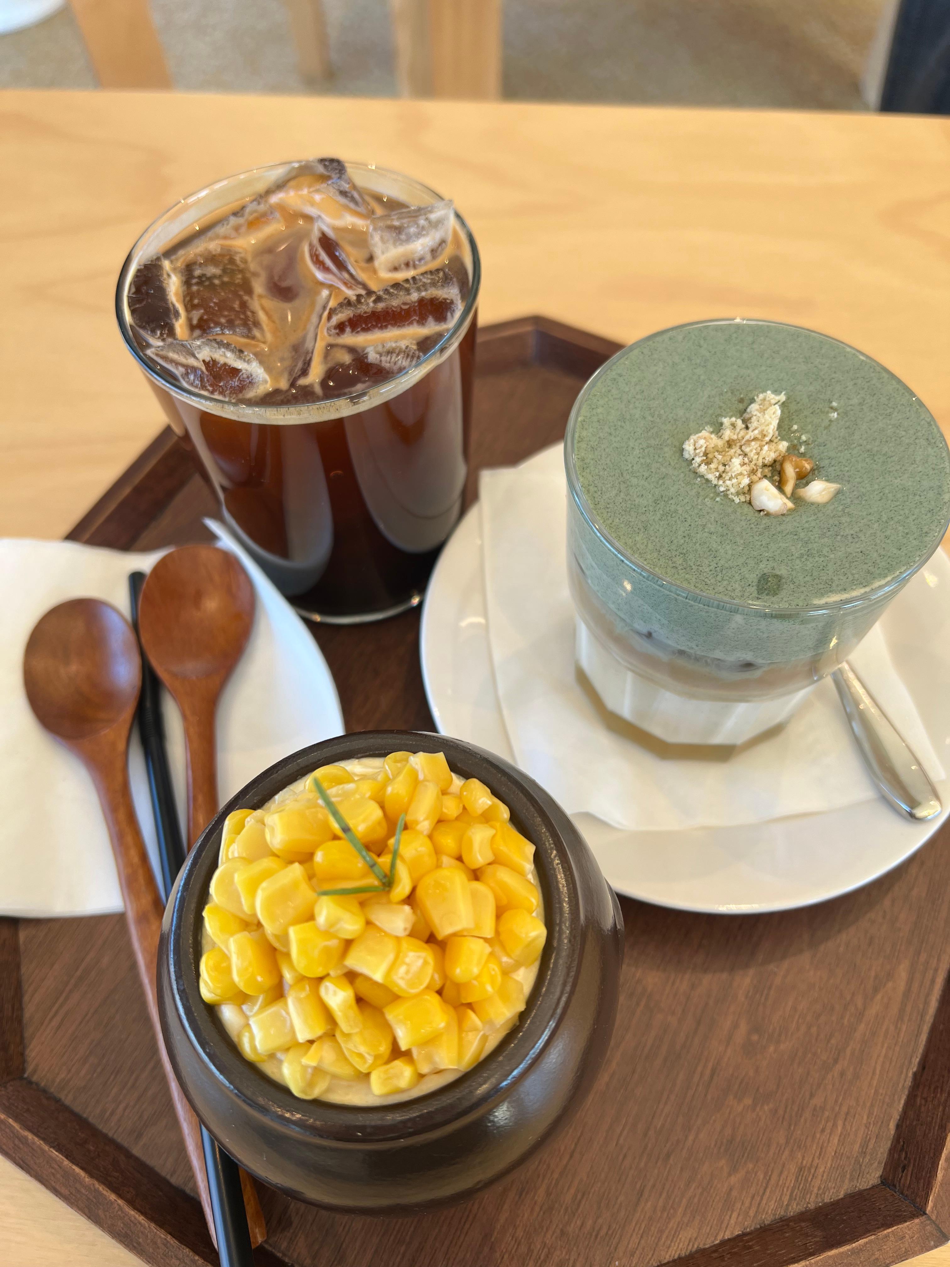 안초당 옥수수 장독대 케이크&amp;#44; 쑥크림호두라떼