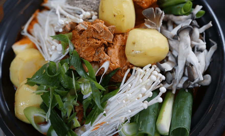 방귀가 많이 나오는 이유가 되는 과식하기 좋은 음식