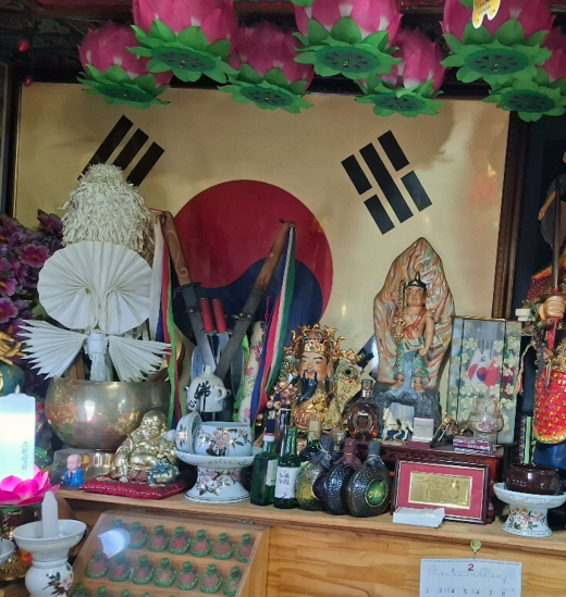 백마장군보살 태극기