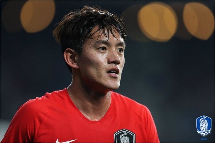 국가대표-옷-입은-홍철