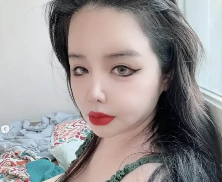 박봄