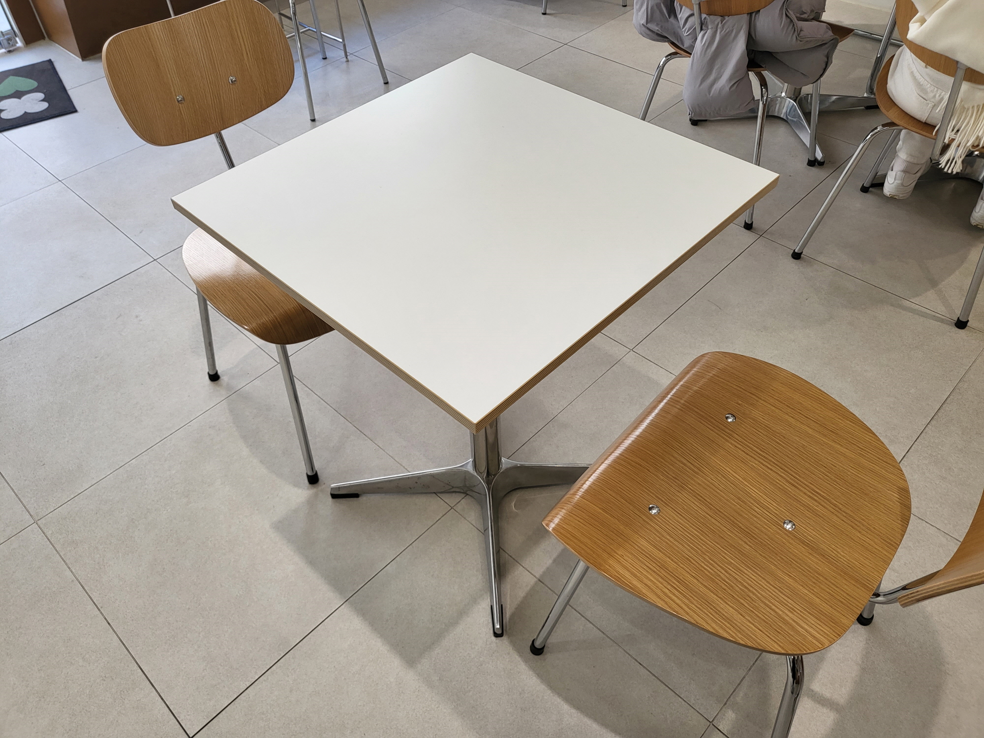 오디너리 - 테이블