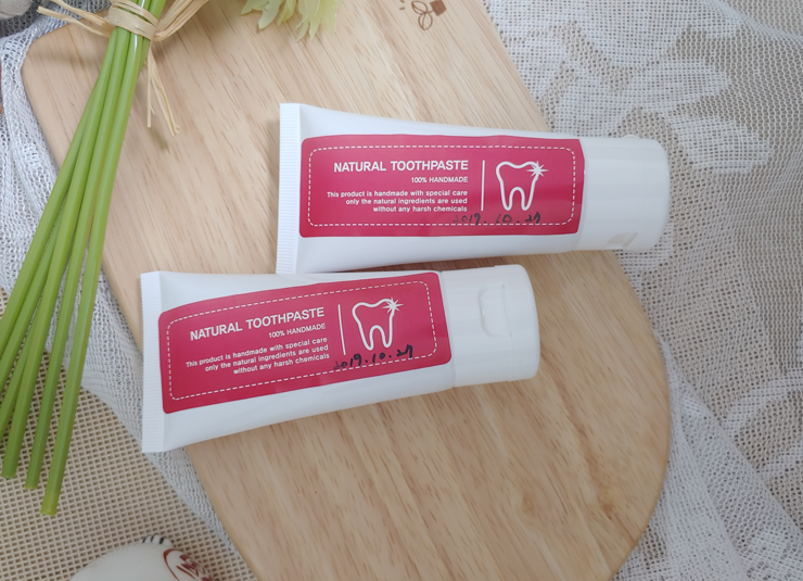 천연재료로 만든 치약