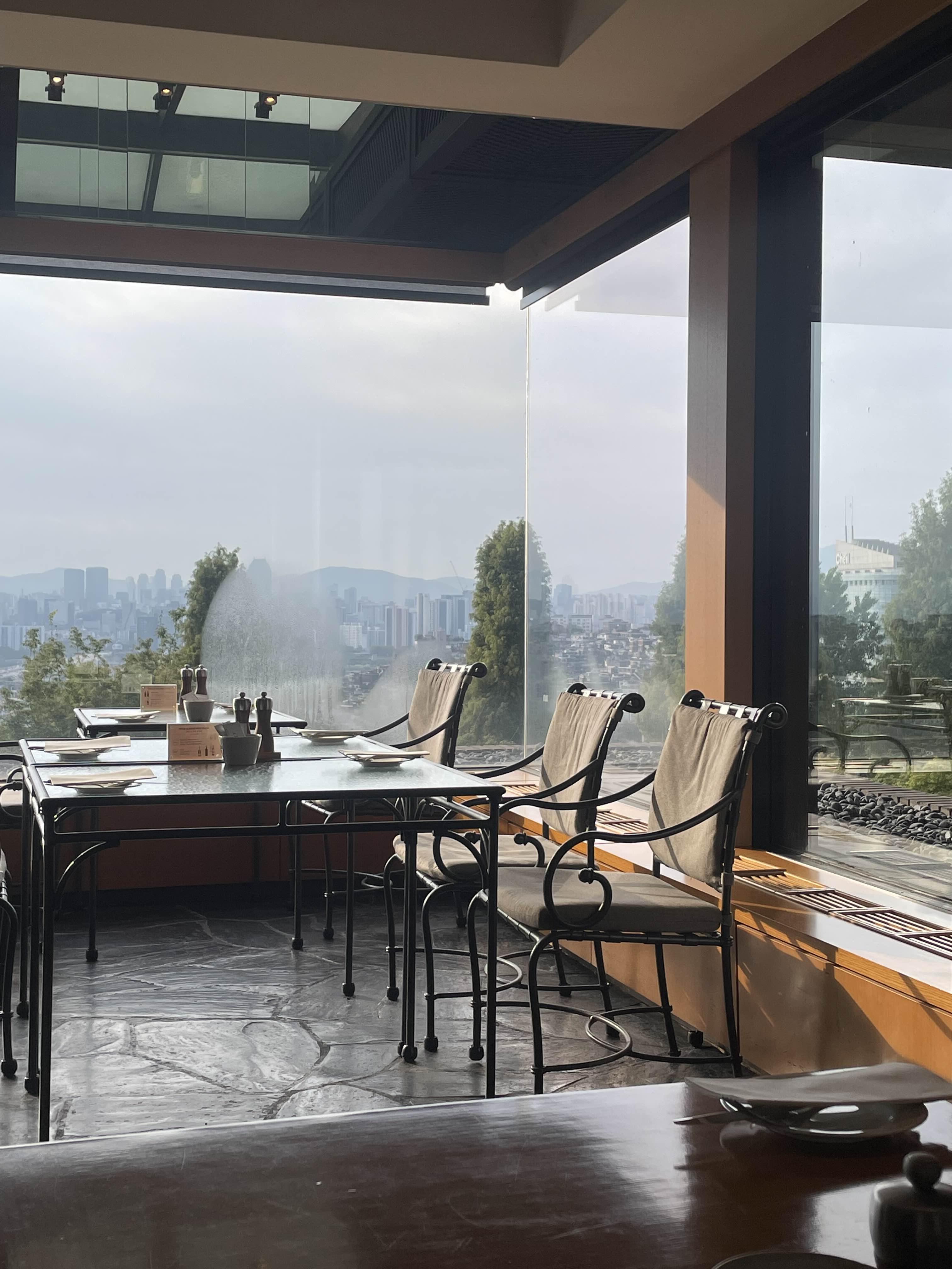 그랜드 하얏트 조식당 뷰