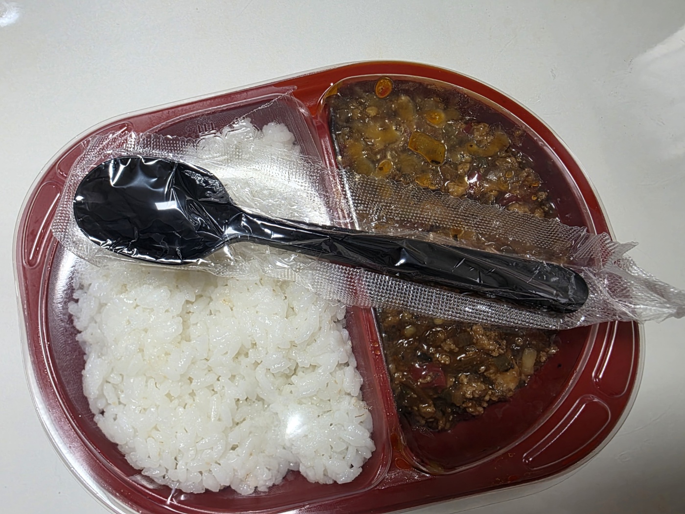 뚜껑·숟가락 포함된 포장