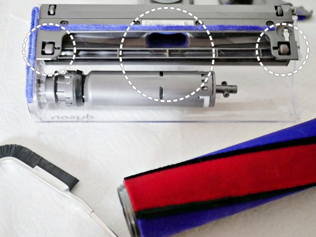 다이슨 청소기 먼지통 비우기 헤드 청소