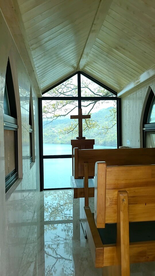 세상에서 가장 작은 교회 내부모습