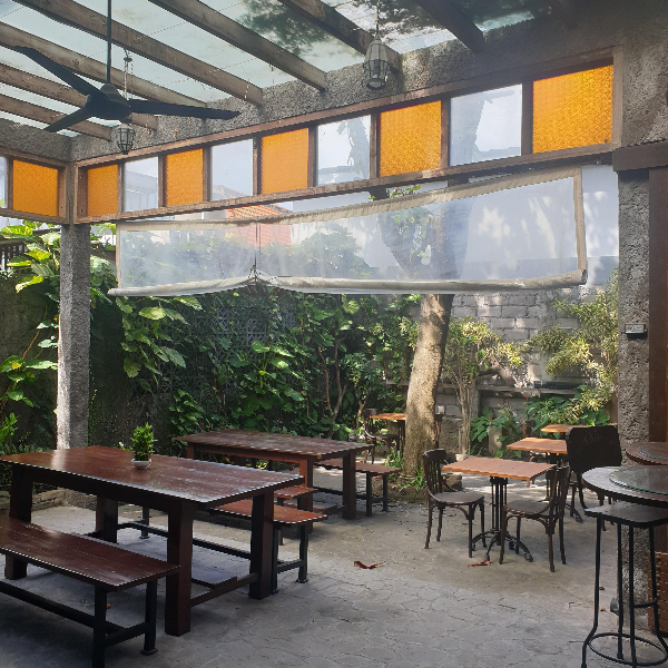 데일리 그라인드 커피(Daily Grind Coffee Shop & Roastery): 발리 짱구 지역 카페 ③_ 야외 좌석