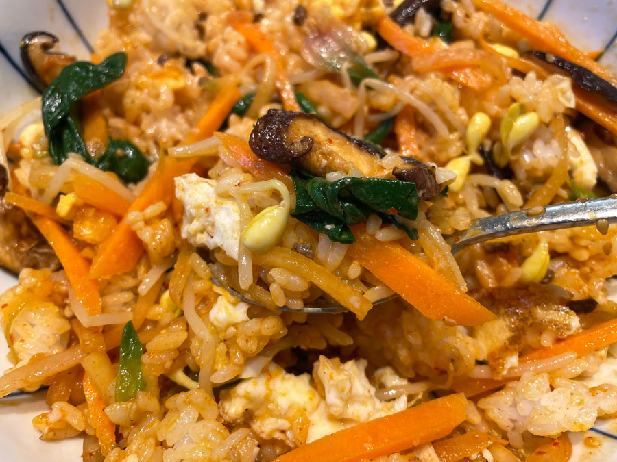 비빔밥 재료 모두 비비면 맛있음
