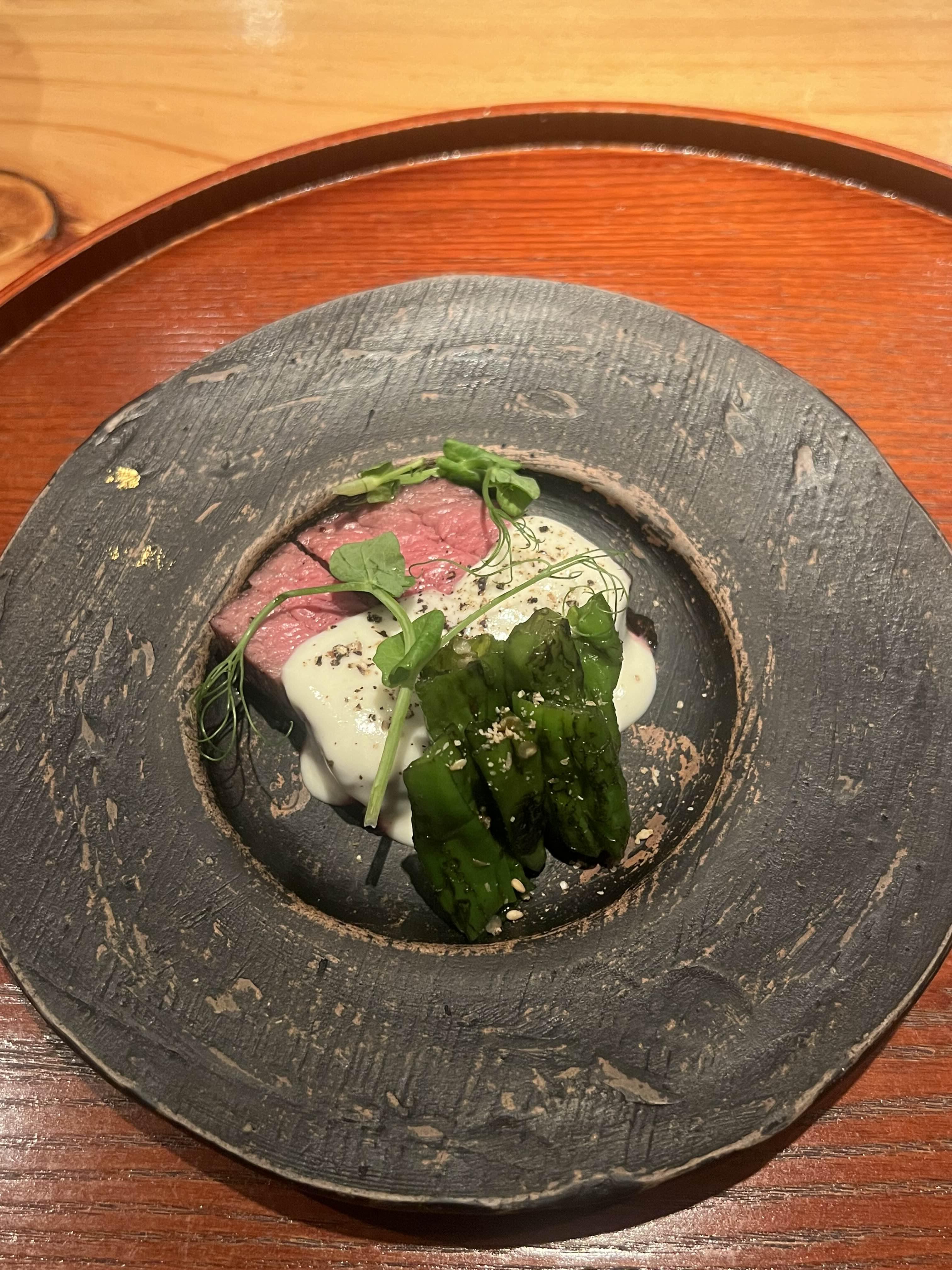 잠실 한식 오마카세 식당 뜻한바 소고기 스테이크 구이 해초를 곁들여서 상큼했다