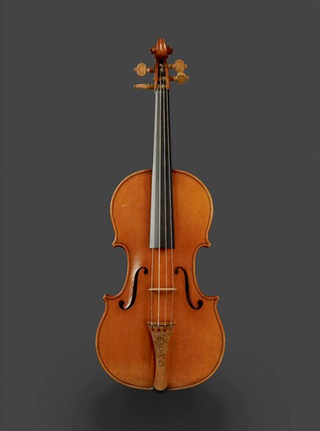 stradivari messiah라는 바이올린 이미지입니다.