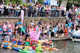 메이드스톤 리버 페스티벌(Maidstone River Festival, 7월) &ndash; 보트 퍼레이드와 음악 공연이 펼쳐지는 행사