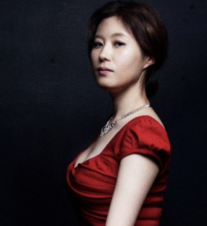 문소리 화보 볼륨감 몸매