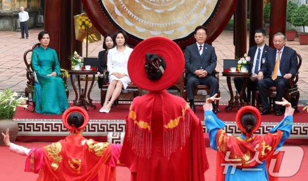 이 대통령 탕롱황성 친교 행사와 태극기 패션 외교의 핵심 정리: 베트남 순방 마무리