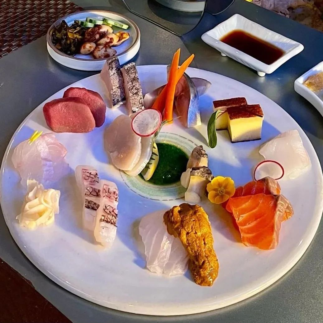 줄서는식당 소고기 전골 스키야끼 모듬 회 사시미 대창 토마토 맑은 국물 모츠 나베 송파구 잠실새내 오마카세 이자카야 맛집 소개