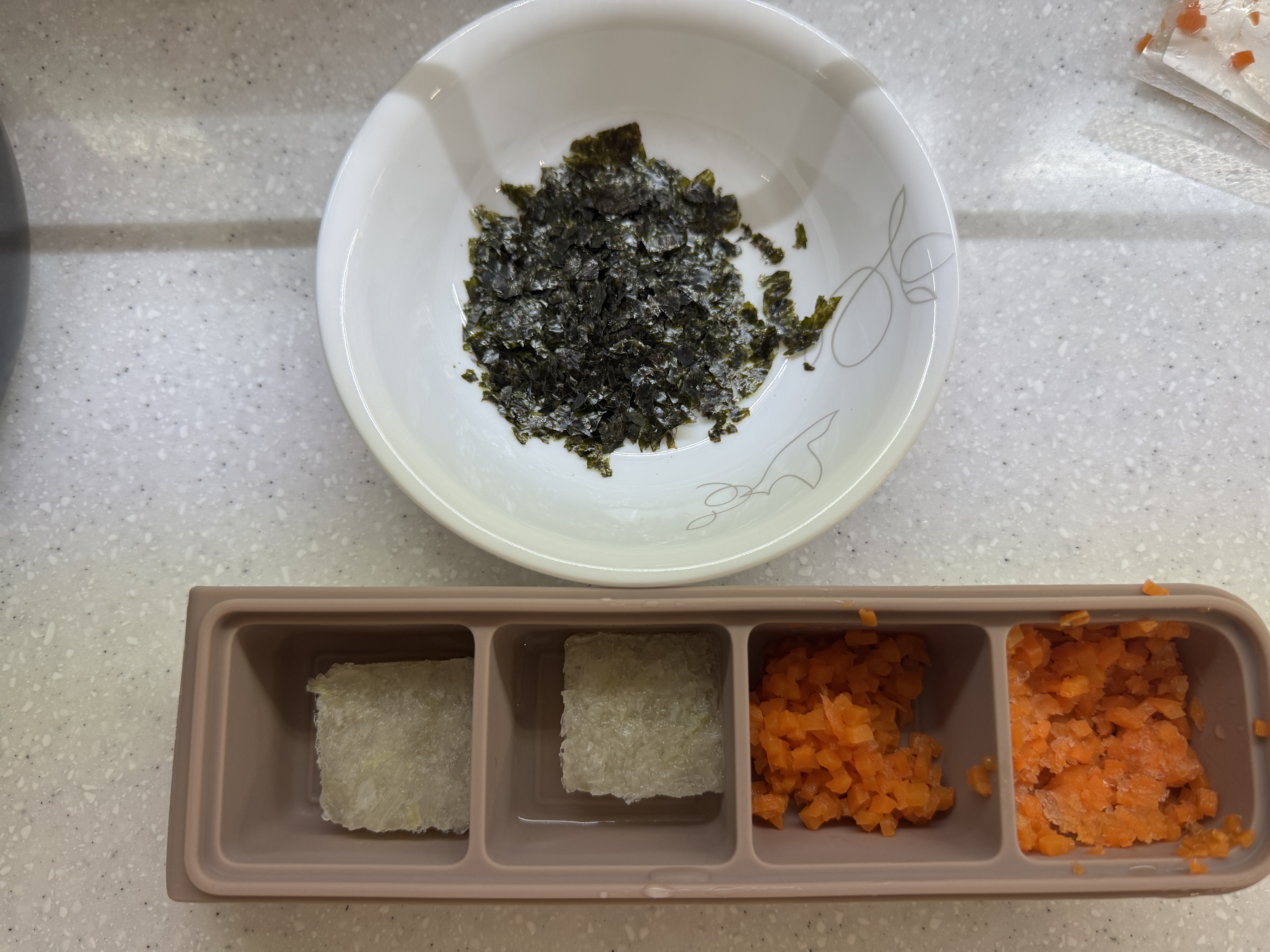 김, 당근, 양파 재료 사진