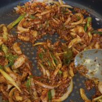 양념 넣어 살짝 볶기