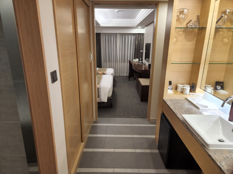 객실_입구에서_본_모습