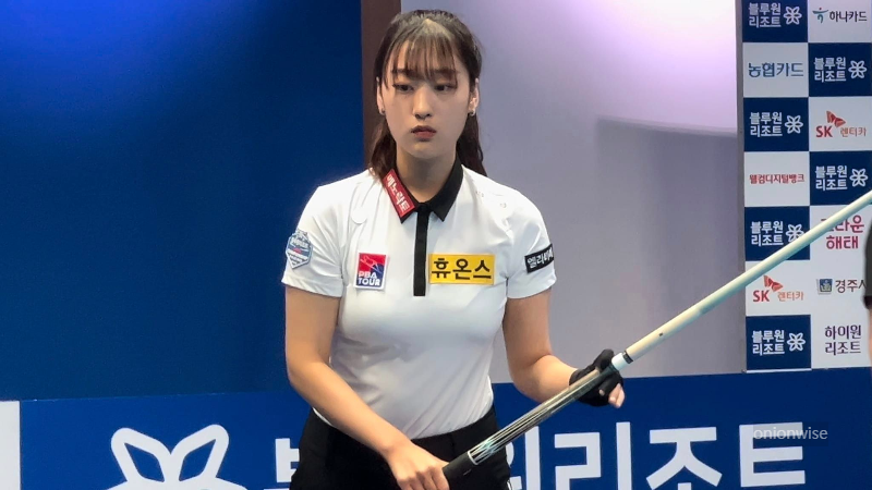 장가연 당구선수가 LPBA투어 데뷔전에서 경기를 펼치고 있는 모습