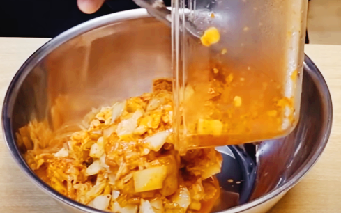 김치 볼에 담아