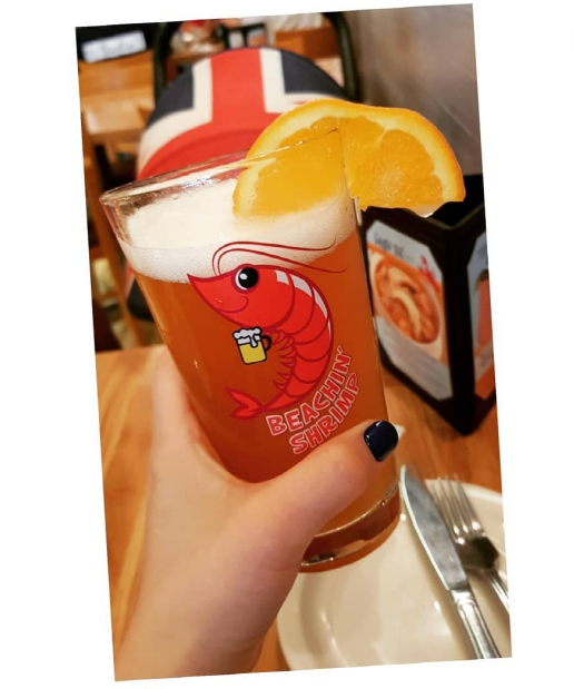 괌 비취인 쉬림프에서 맥주 한잔