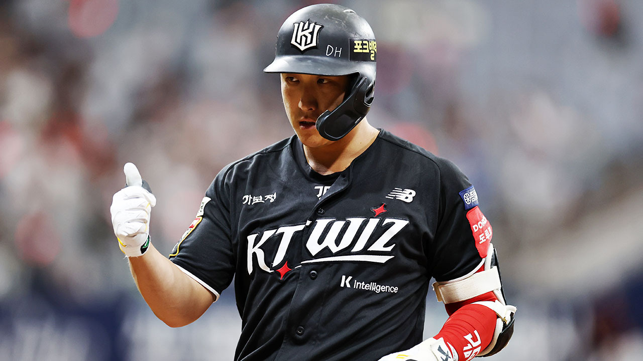 KT 황재균 FA 협상 중 20년 프로 생활 은퇴 결정