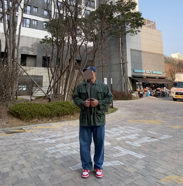 데일리룩('26. 3. 27.)브이투 스톤워싱 빈티지 볼캡, 칼하트 포켓티 K87, 로스코 립스탑 정글 퍼티그재킷, 에러스익셉티드 플리츠 데님팬츠, 나이키 덩크 로우 유니버시티레드