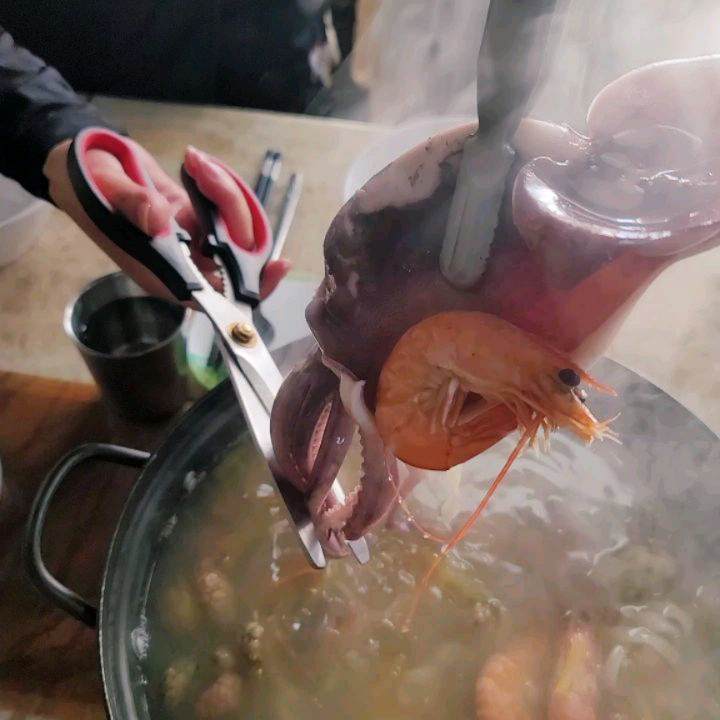 6시내고향 철원 한탄강 해물칼국수 고향정가게 고향 노포 통오징어 칼국수 맛집 오늘 방송 추천