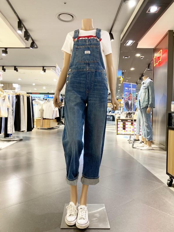 리바이스 NC강서점 여성 데님 오버롤 멜빵바지 루즈 테이퍼 L85315014