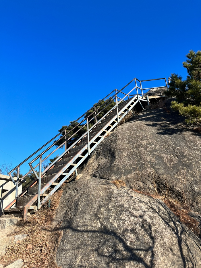 바위산 철제 계단 2