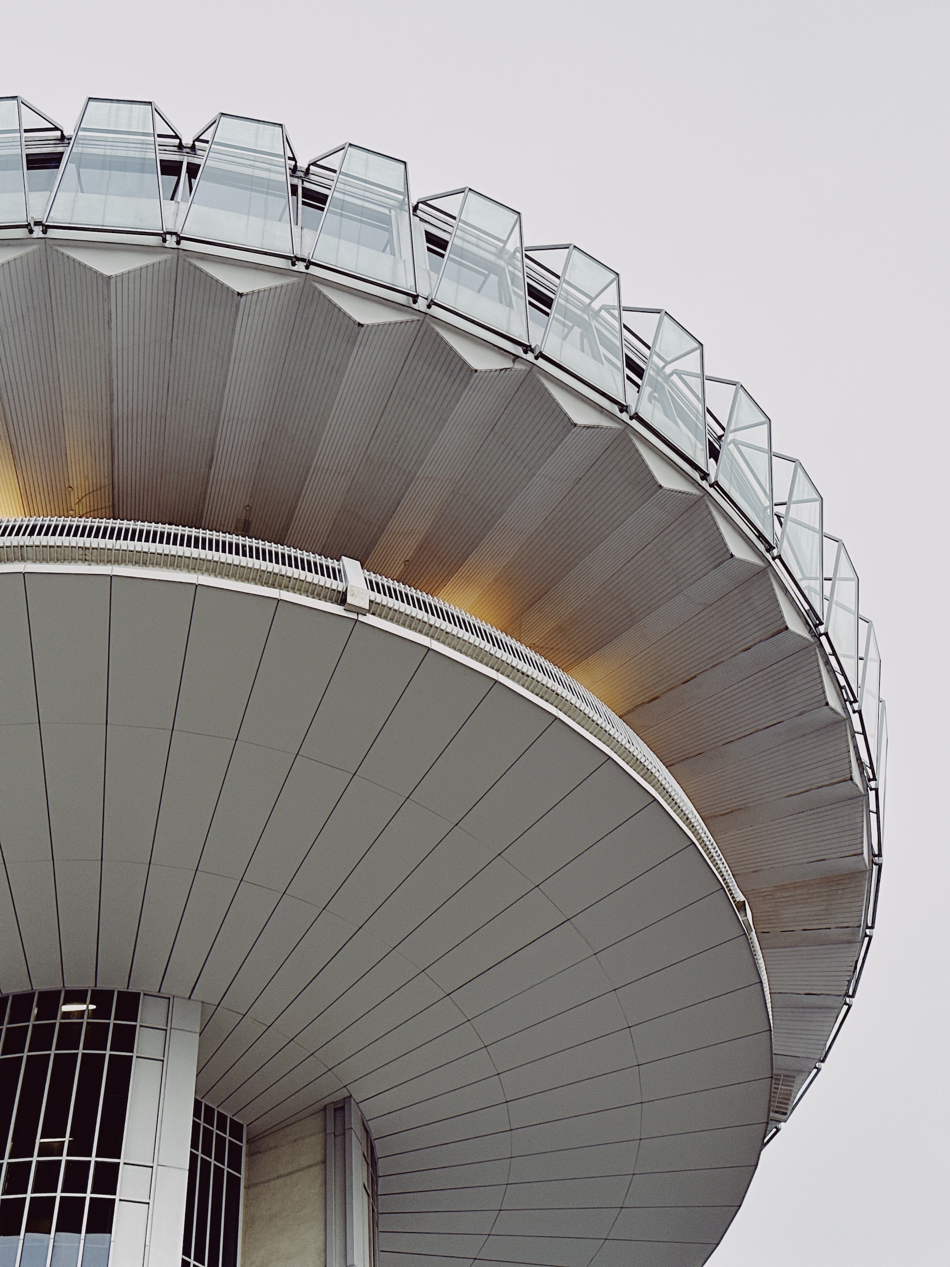 친환경 주택은 종종 에너지절약 기술을 기반으로 만들어집니다.