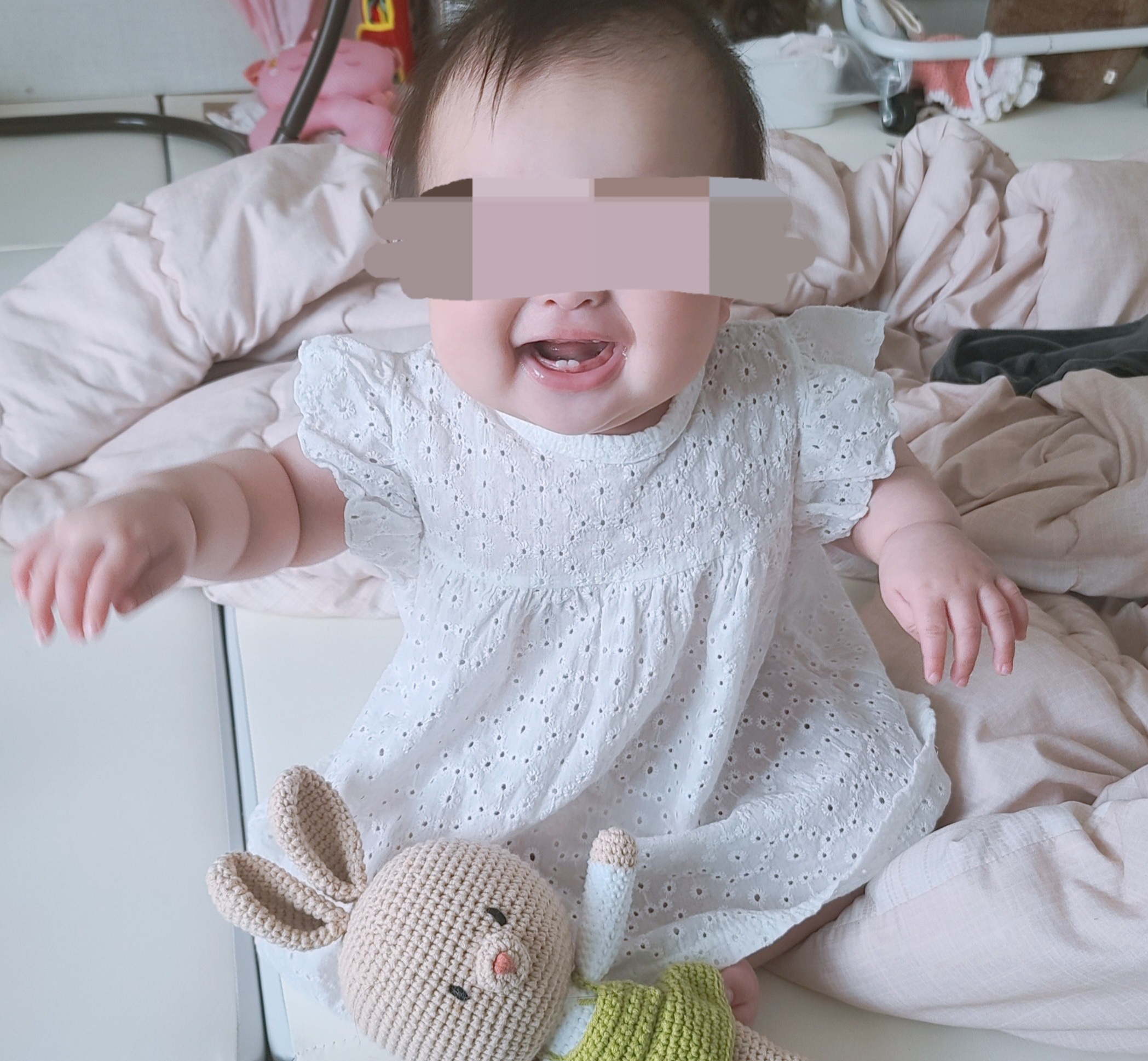 아기의첫이빨 아랫니사진
