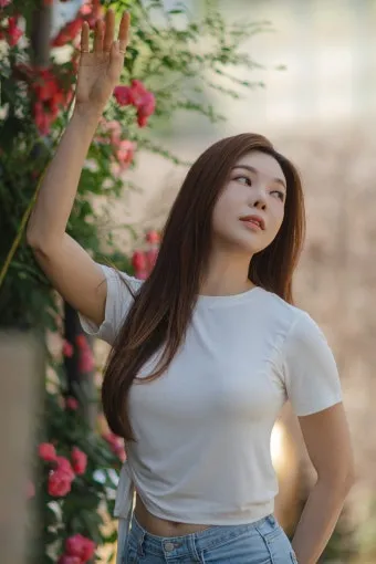 인물 사진 포즈 시선 배경 클린업 자연스럽게 담기_34