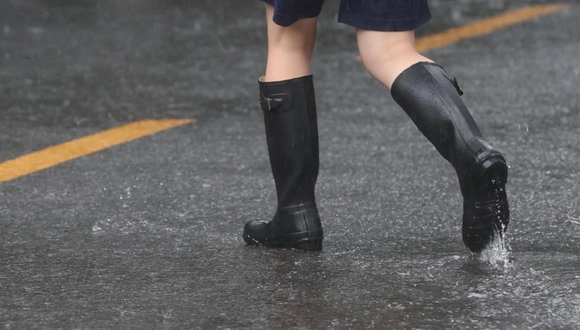 폭우에장화흉기로,생명을위협할수있는