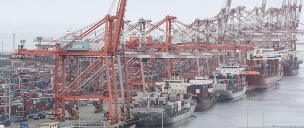 미국 에너지 수출 신기록 사상 최고치 기록: 호르무즈 해협 봉쇄가 불러온 에너지 시장의 대변동과 지속 가능성 분석