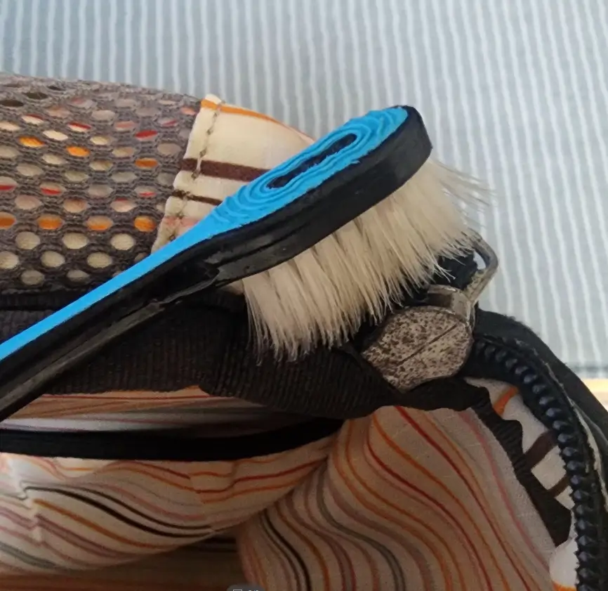 지퍼-헤드-칫솔-구연산-바르기